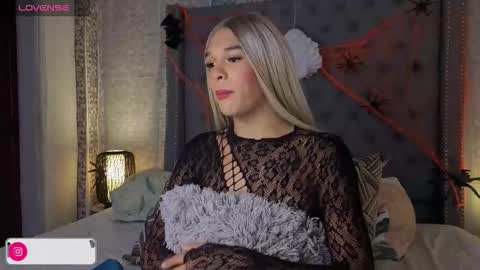 Snapshot of shantaljoness chatting on October 22, 10:35 pm Shantal Jones online show from October 22, 10:35 pm