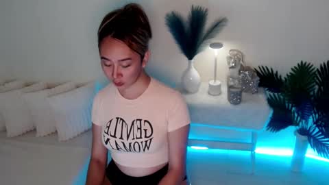 Snapshot of shivvariana_manflayer chatting on September 19, 11:10 pm WET AND WILD YHANNA online show from September 19, 11:10 pm