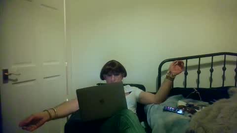 silkacollins online show from December 5, 8:59 pm