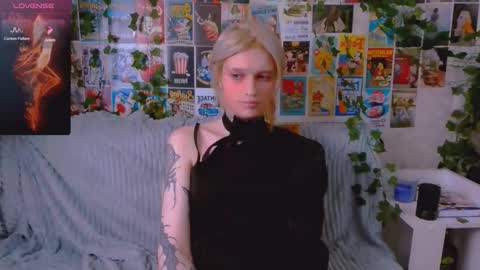 Snapshot of simona_rain chatting on October 19, 4:49 am Simona online show from October 19, 4:49 am