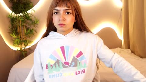 simone_sky online show from February 23, 1:47 pm