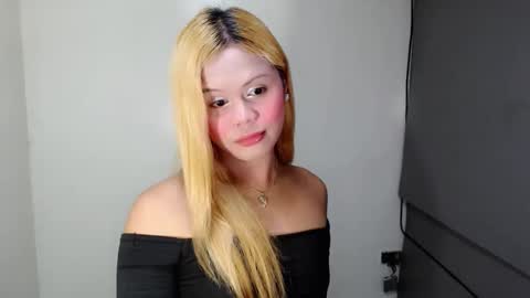 sinfulrose_ online show from February 17, 4:03 pm