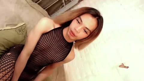 skinnytrans69 online show from April 5, 5:11 pm