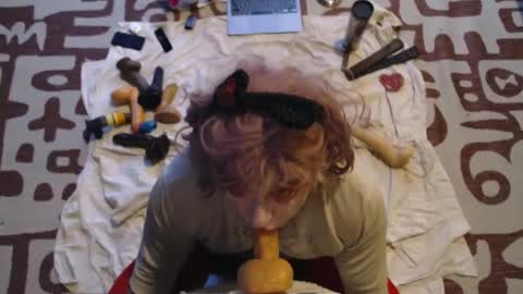 slutgurl_pdx online show from December 27, 4:33 pm