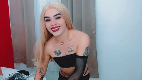 Snapshot of sophi_avenus chatting on March 2, 6:57 pm sophi_avenus online show from March 2, 6:57 pm