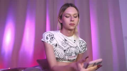 Snapshot of sophiediamond_x chatting on October 21, 4:19 pm sophiediamond_x online show from October 21, 4:19 pm