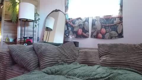 Earthling Gurl Michelle Allergy online show from May 20, 10:16 pm