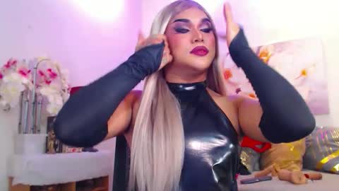 CALL ME STELLA online show from November 23, 9:00 am