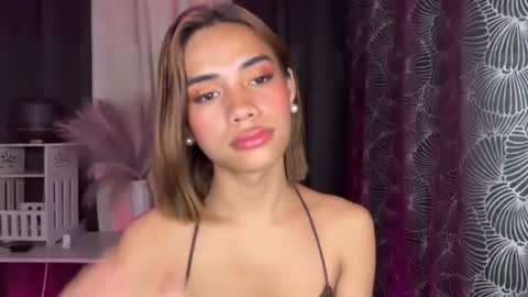 Snapshot of sweet_nikki03 chatting on October 23, 6:01 pm sweet_nikki03 online show from October 23, 6:01 pm