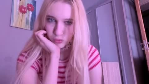 sweetcrystalll online show from June 21, 2:31 pm