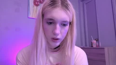 sweetcrystalll online show from July 3, 5:41 pm