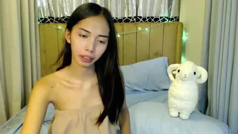 sweetgirl_daphne online show from May 20, 6:30 am