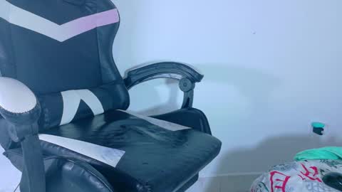 Snapshot of sylvie_1 chatting on October 10, 6:42 pm Sylvie online show from October 10, 6:42 pm