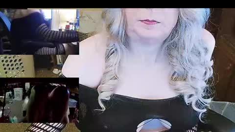 Snapshot of tammitatas chatting on October 18, 1:42 am TammiTatas online show from October 18, 1:42 am