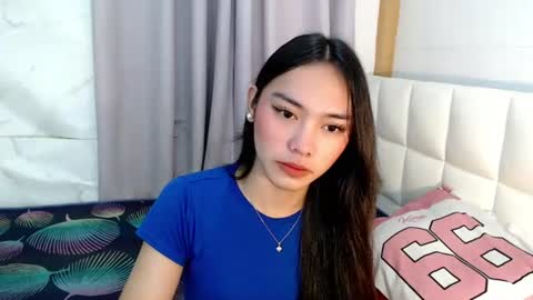 YOGIRL MAXINE online show from June 18, 1:27 pm