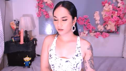 Snapshot of thalia_venture chatting on October 24, 1:27 pm Thalia online show from October 24, 1:27 pm