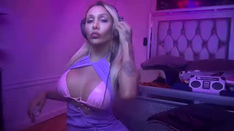 angeeconty online show from October 28, 8:06 pm