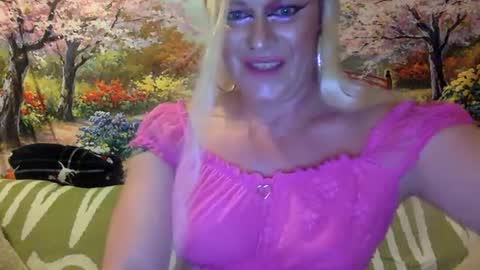 TrannyCumSlut online show from February 17, 9:24 am