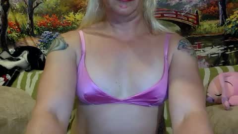 TrannyCumSlut online show from February 20, 9:22 am