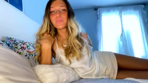 transgirl007 online show from June 26, 10:47 pm