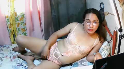 Snapshot of transhottie28 chatting on October 22, 2:02 am transhottie28 online show from October 22, 2:02 am