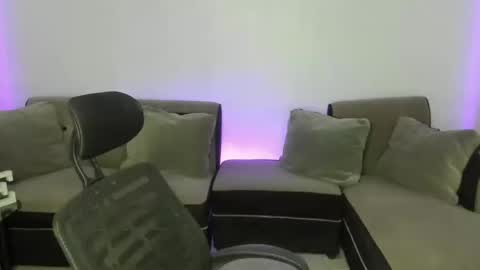 Sue online show from February 25, 6:20 pm