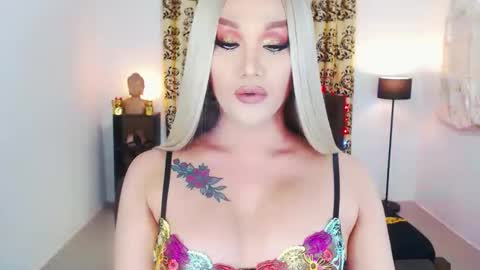 Snapshot of transplayfullolivia chatting on September 16, 7:13 am KYLIE BELLA  TS online show from September 16, 7:13 am