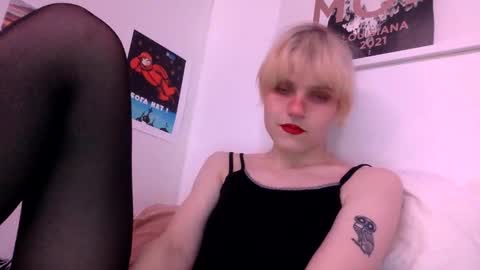 Snapshot of transsigne chatting on March 5, 9:31 pm CandyySlut online show from March 5, 9:31 pm