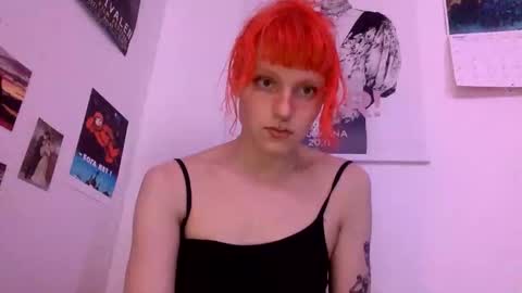 Snapshot of transsigne chatting on November 2, 12:08 am CandyySlut online show from November 2, 12:08 am