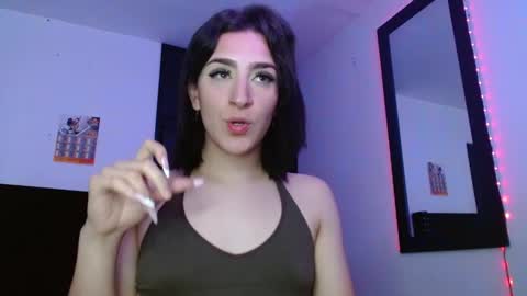 triana_damelio online show from November 12, 3:22 pm