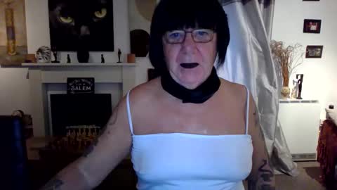 Snapshot of trinity1011 chatting on October 29, 7:28 am trinity1011 online show from October 29, 7:28 am