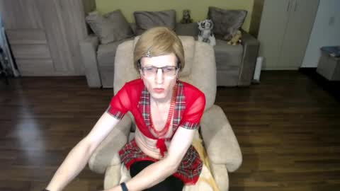 Clementine online show from March 25, 9:14 am