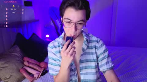 Snapshot of tyler_bergg chatting on September 24, 10:38 pm tyler berg online show from September 24, 10:38 pm