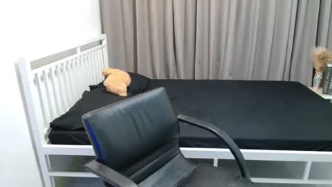 tyrahwang online show from February 5, 1:22 pm