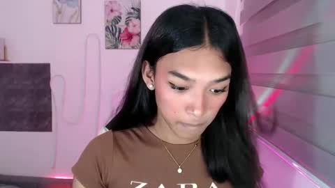 Snapshot of ur_dazzlingmorenaxx chatting on September 24, 1:50 pm Ms. Criza online show from September 24, 1:50 pm