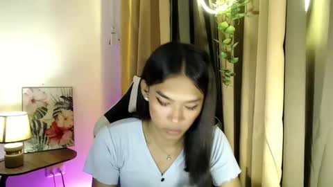 Snapshot of ur_dazzlingmorenaxx chatting on October 1, 3:56 pm Ms. Criza online show from October 1, 3:56 pm
