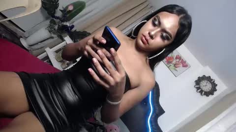 Snapshot of urasians_cummer chatting on January 15, 3:00 am Pau online show from January 15, 3:00 am