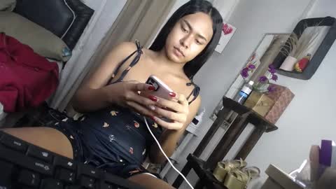 Snapshot of urasians_cummer chatting on March 7, 9:54 am Pau online show from March 7, 9:54 am