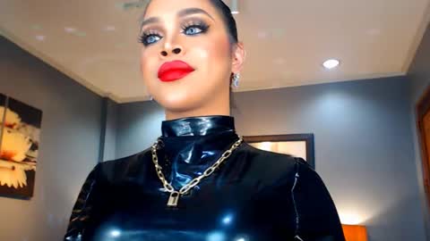 UrMajestyTyra online show from January 4, 8:59 pm
