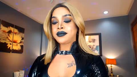 UrMajestyTyra online show from February 11, 7:02 am