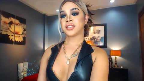 UrMajestyTyra online show from February 20, 1:25 am