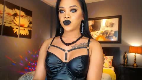 UrMajestyTyra online show from April 2, 11:58 pm