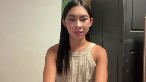 urpretty_mistake online show from June 22, 12:46 pm