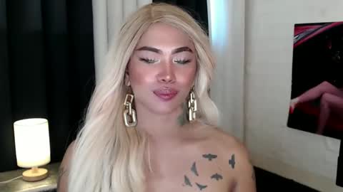 Snapshot of valentina_goddess_tsxxx chatting on December 10, 10:38 pm Amanda online show from December 10, 10:38 pm