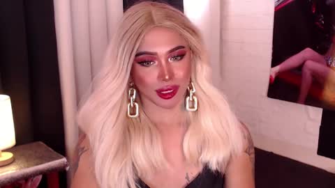 Snapshot of valentina_goddess_tsxxx chatting on December 13, 1:26 am Amanda online show from December 13, 1:26 am