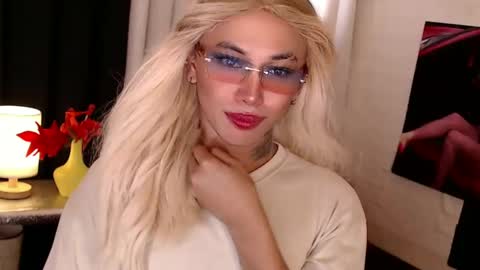 Snapshot of valentina_goddess_tsxxx chatting on December 21, 5:14 am Amanda online show from December 21, 5:14 am