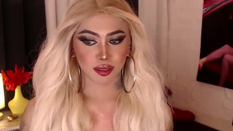 Snapshot of valentina_goddess_tsxxx chatting on December 23, 3:55 pm Amanda online show from December 23, 3:55 pm