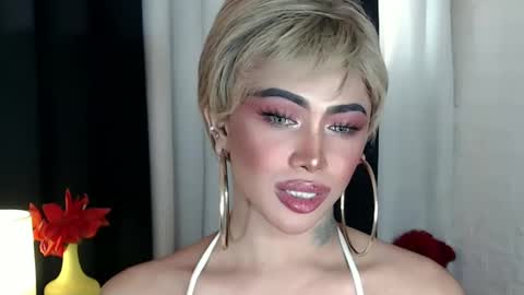 Snapshot of valentina_goddess_tsxxx chatting on December 24, 1:59 am Amanda online show from December 24, 1:59 am