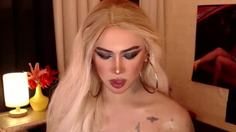Snapshot of valentina_goddess_tsxxx chatting on December 24, 9:22 pm Amanda online show from December 24, 9:22 pm