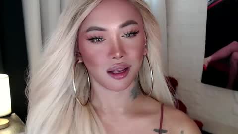 Snapshot of valentina_goddess_tsxxx chatting on January 18, 5:36 am Amanda online show from January 18, 5:36 am